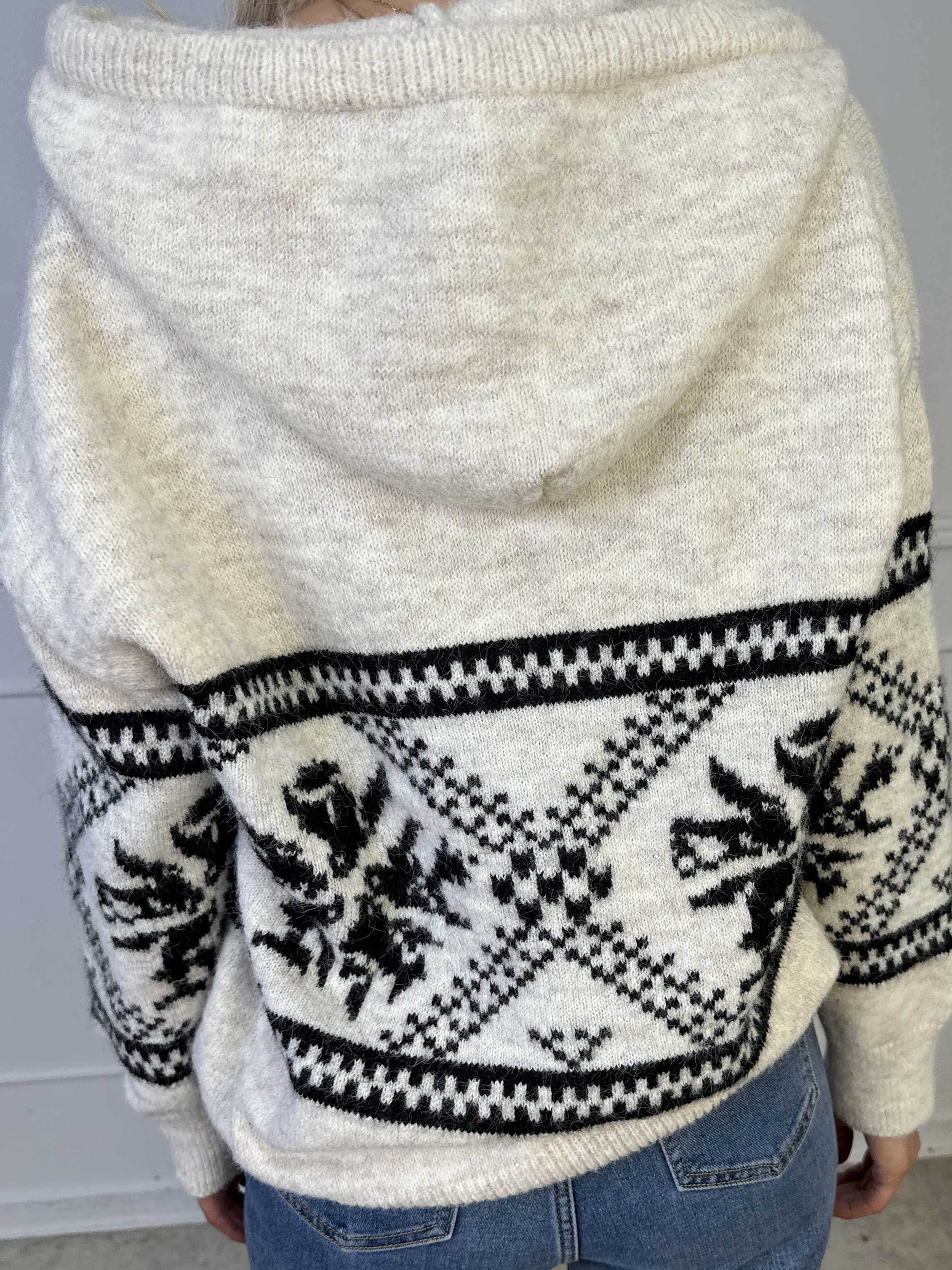 Veni | Cozy Patterned Wool Knit with Drawstring Neck