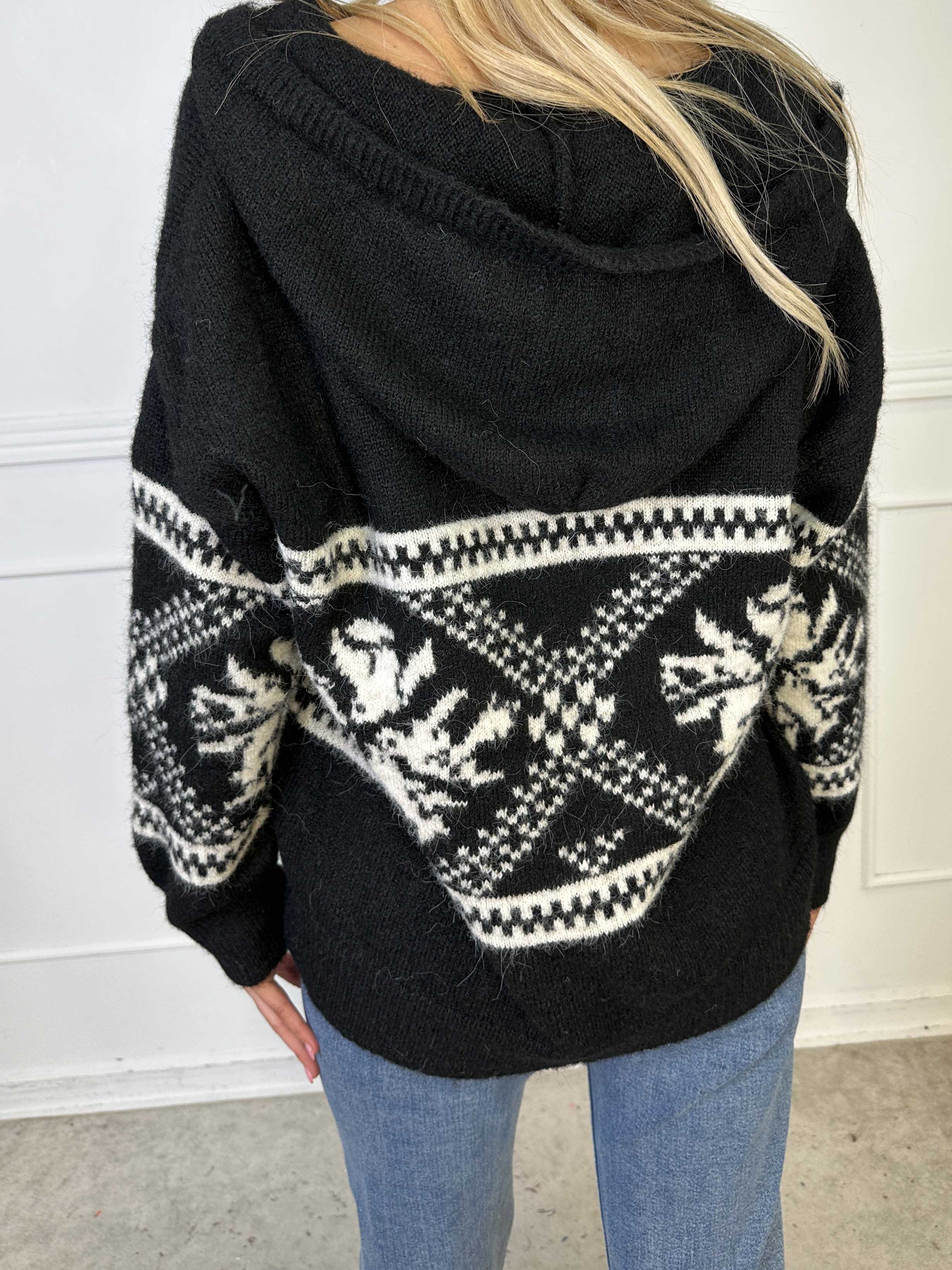 Veni | Cozy Patterned Wool Knit with Drawstring Neck